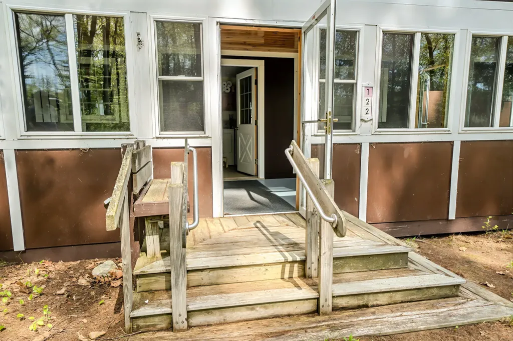 122 Oak Point Lane Union ME 04862