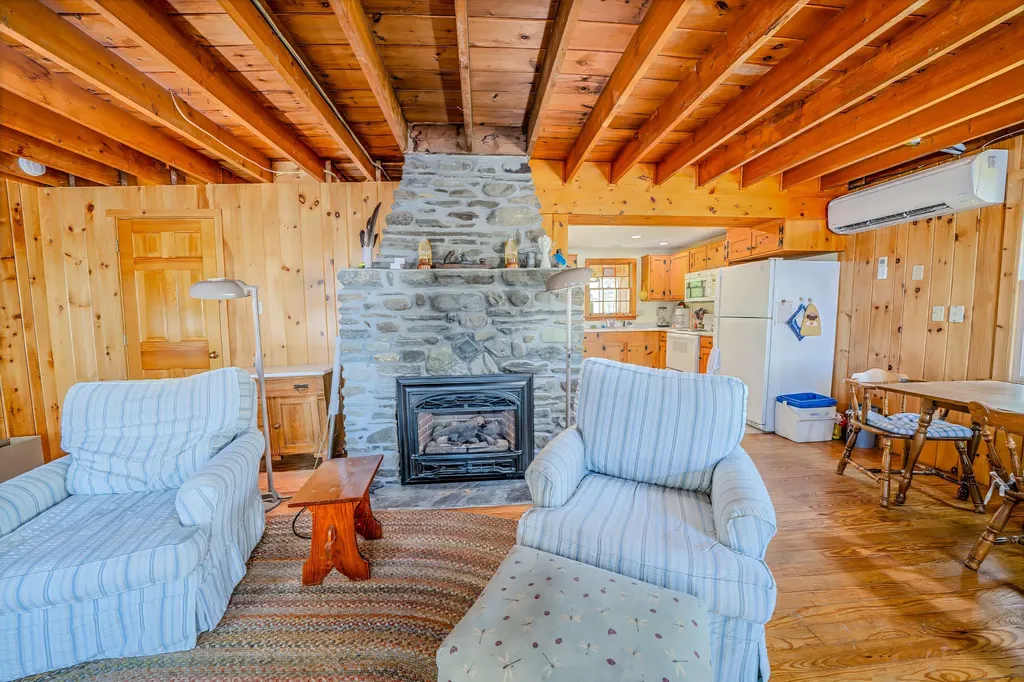 122 Oak Point Lane Union ME 04862