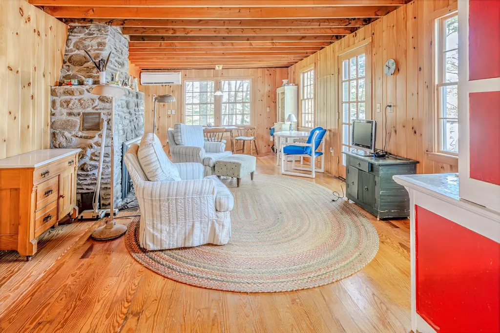 122 Oak Point Lane Union ME 04862