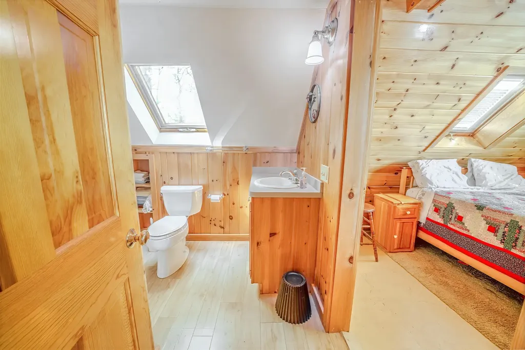 122 Oak Point Lane Union ME 04862
