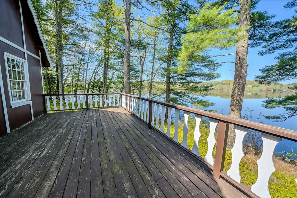 122 Oak Point Lane Union ME 04862