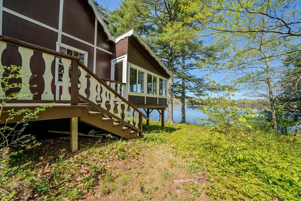 122 Oak Point Lane Union ME 04862