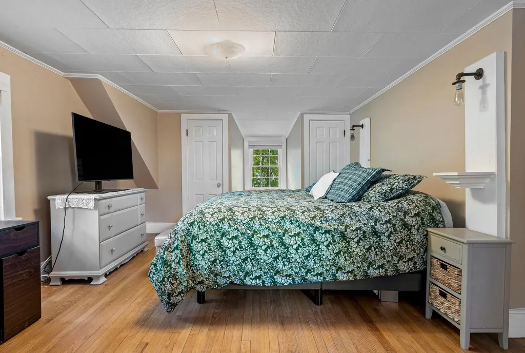 99 Spring Street Saco ME 04072