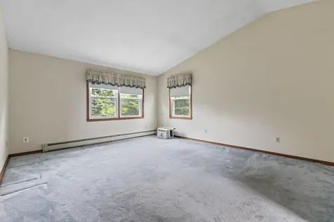 75 Amberley Way Auburn ME 04210