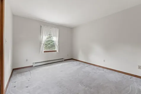 75 Amberley Way Auburn ME 04210