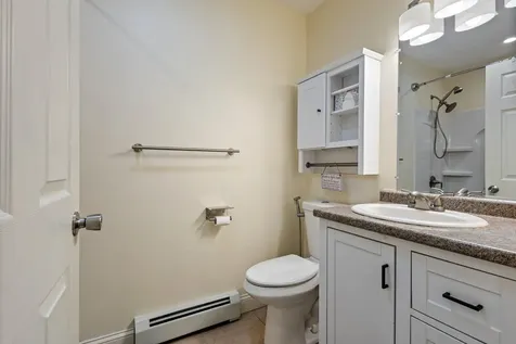 14 Cessna Way Naples ME 04055