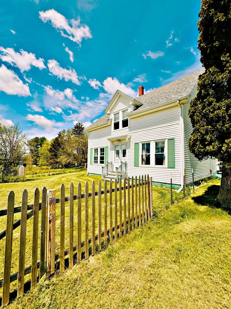 18 Hoyttown Road East Machias ME 04630