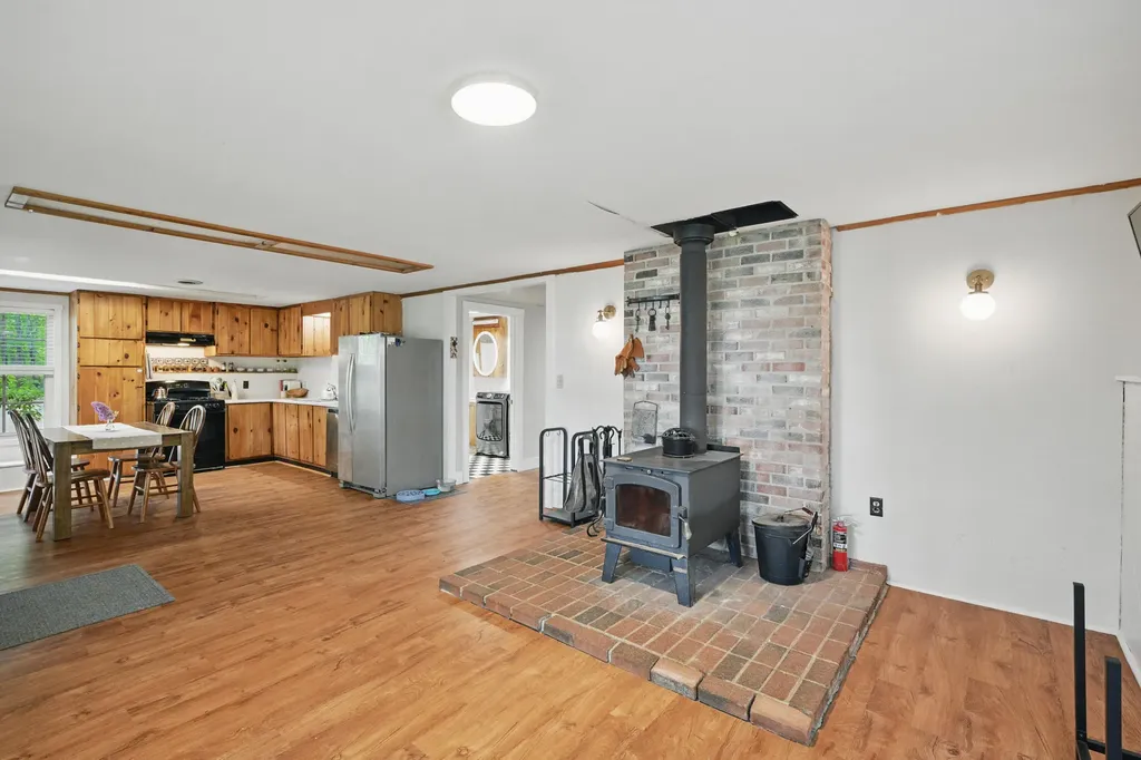 14 Greenleaf Lane Monmouth ME 04259