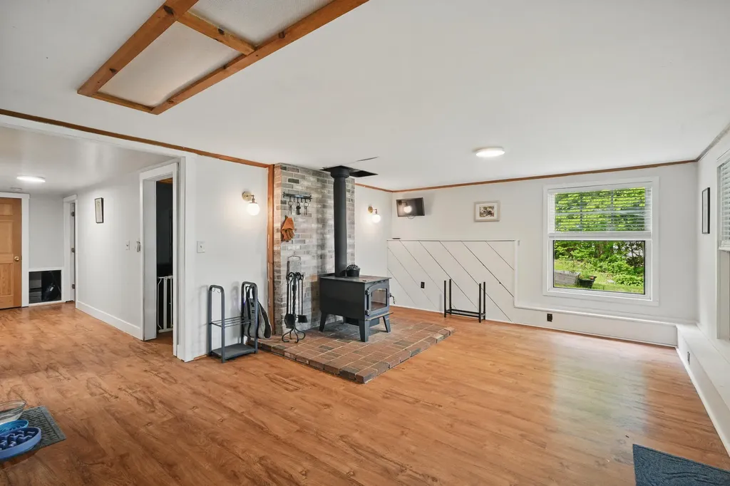 14 Greenleaf Lane Monmouth ME 04259