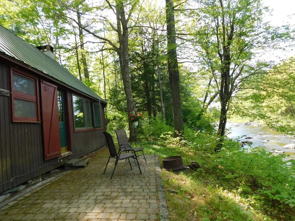 51 Pond Road Abbot ME 04406
