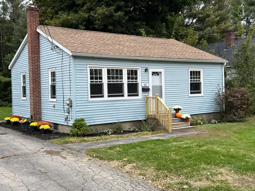 63 Bowman Street Farmingdale ME 04344