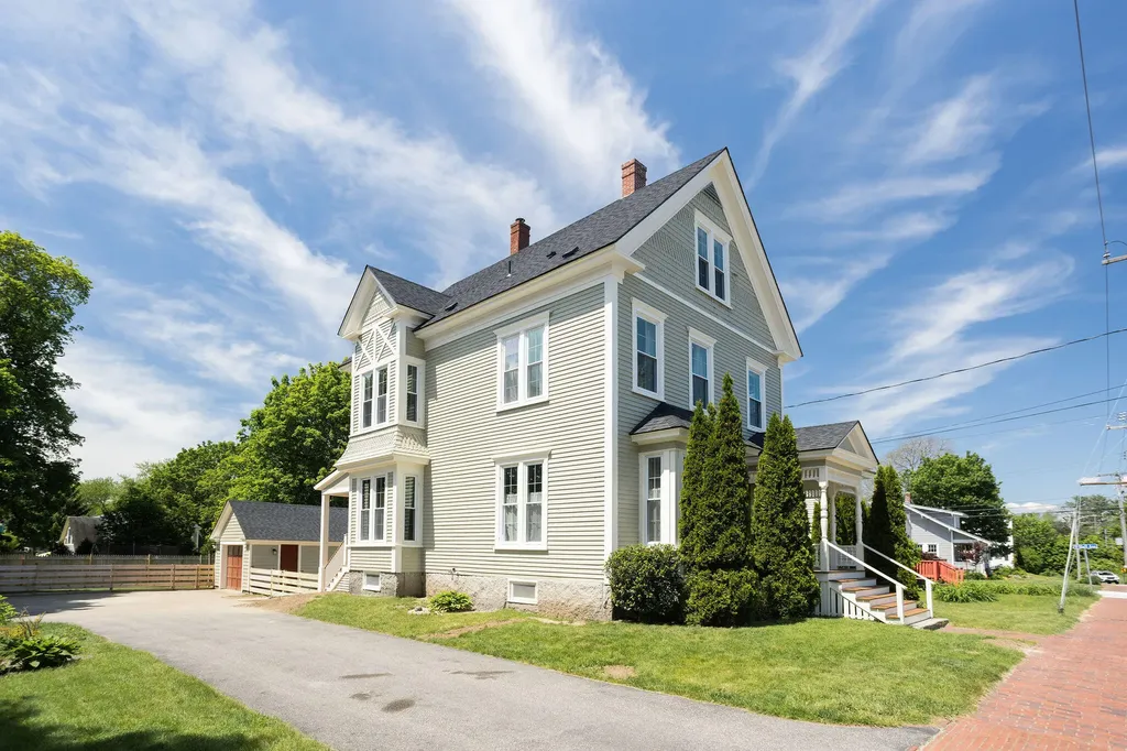 205 Beach Street Saco ME 04072