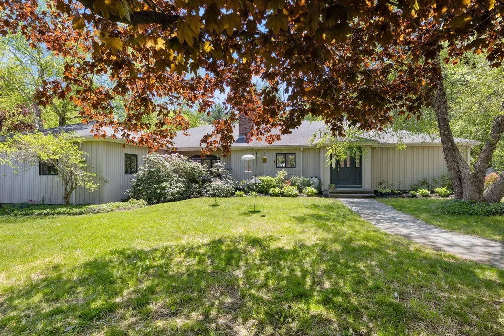 61 Woodville Road Falmouth ME 04105
