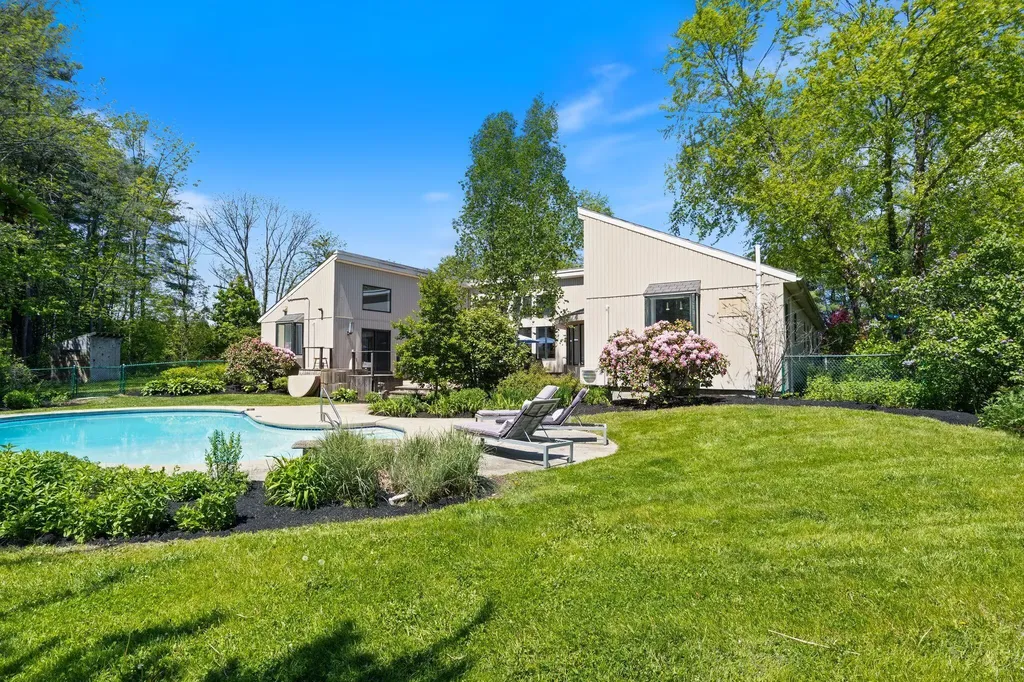 61 Woodville Road Falmouth ME 04105