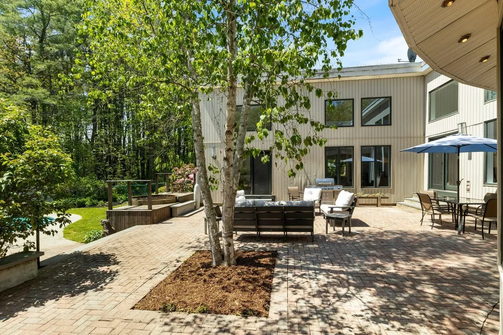 61 Woodville Road Falmouth ME 04105