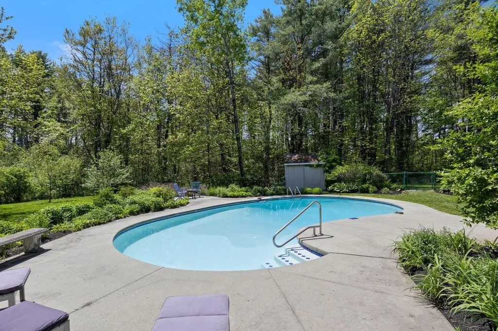 61 Woodville Road Falmouth ME 04105