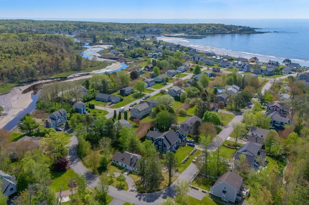 21 Surf Lane Kennebunk ME 04043