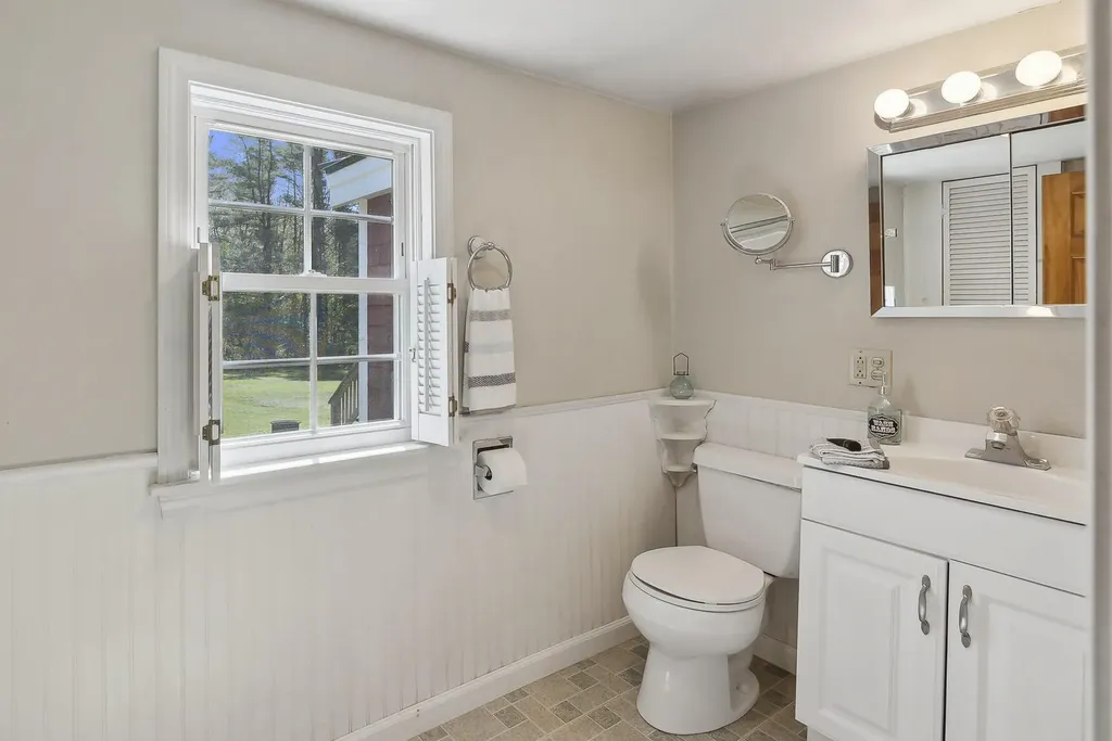 592 Old Stage Road Arrowsic ME 04530
