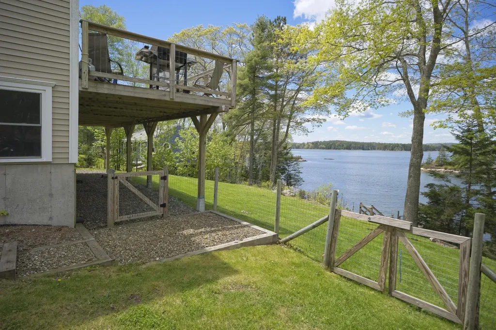 20 Delano Cove Road Friendship ME 04547