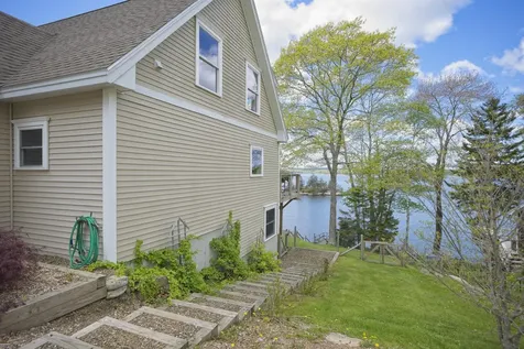 20 Delano Cove Road Friendship ME 04547