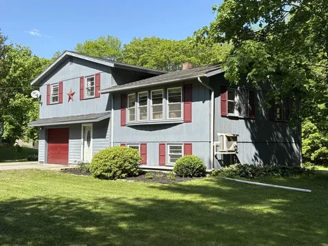 37 Woodridge Drive Manchester ME 04351