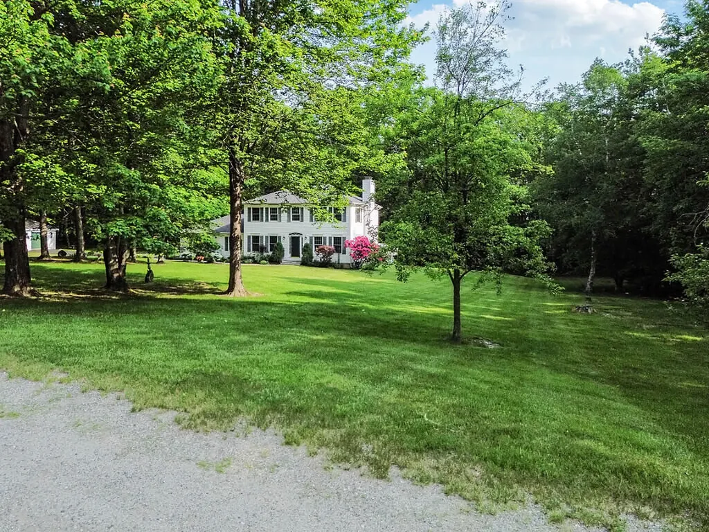4 Acorn Lane Lewiston ME 04240