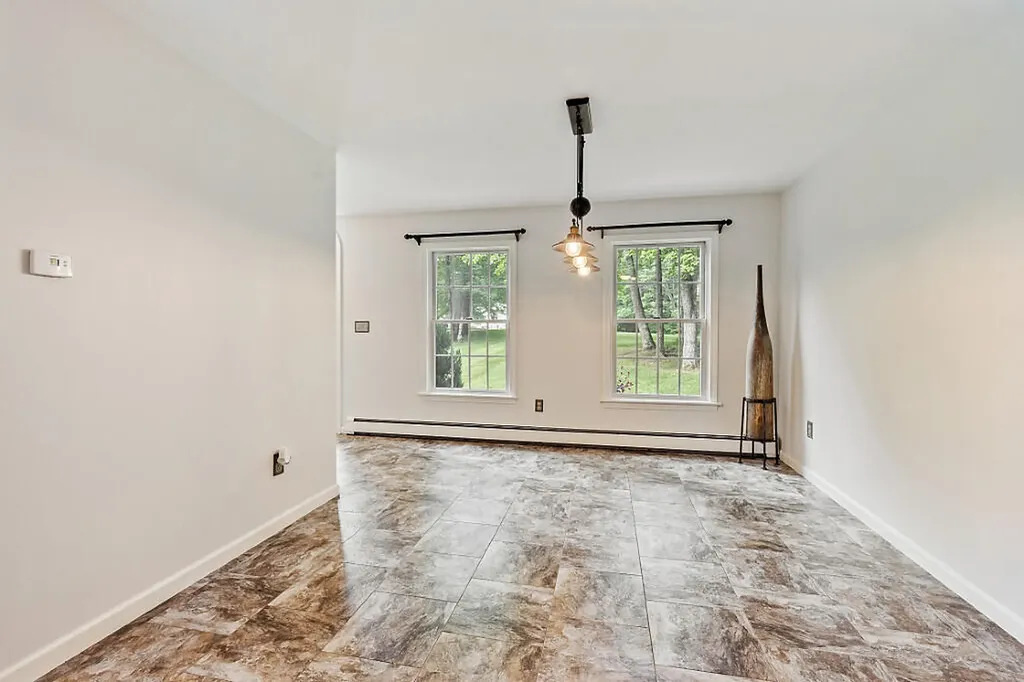 4 Acorn Lane Lewiston ME 04240