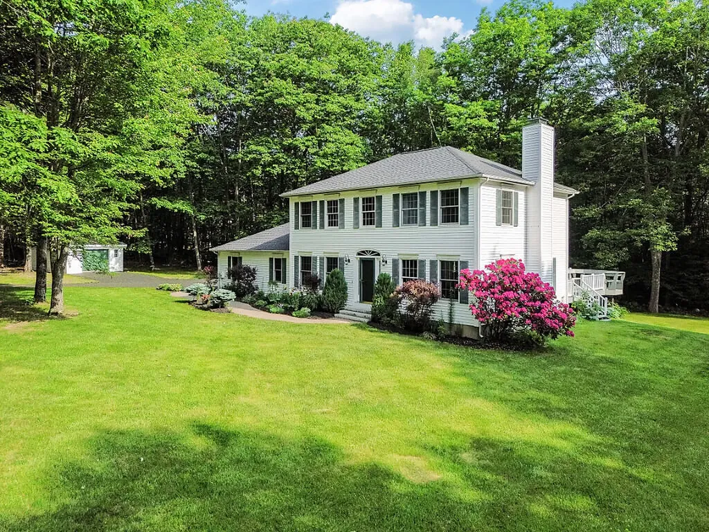 4 Acorn Lane Lewiston ME 04240