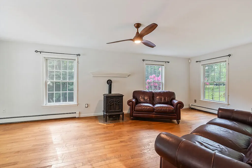 4 Acorn Lane Lewiston ME 04240