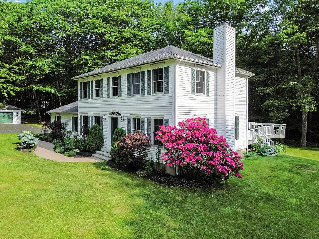 4 Acorn Lane Lewiston ME 04240