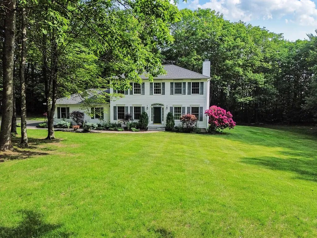 4 Acorn Lane Lewiston ME 04240