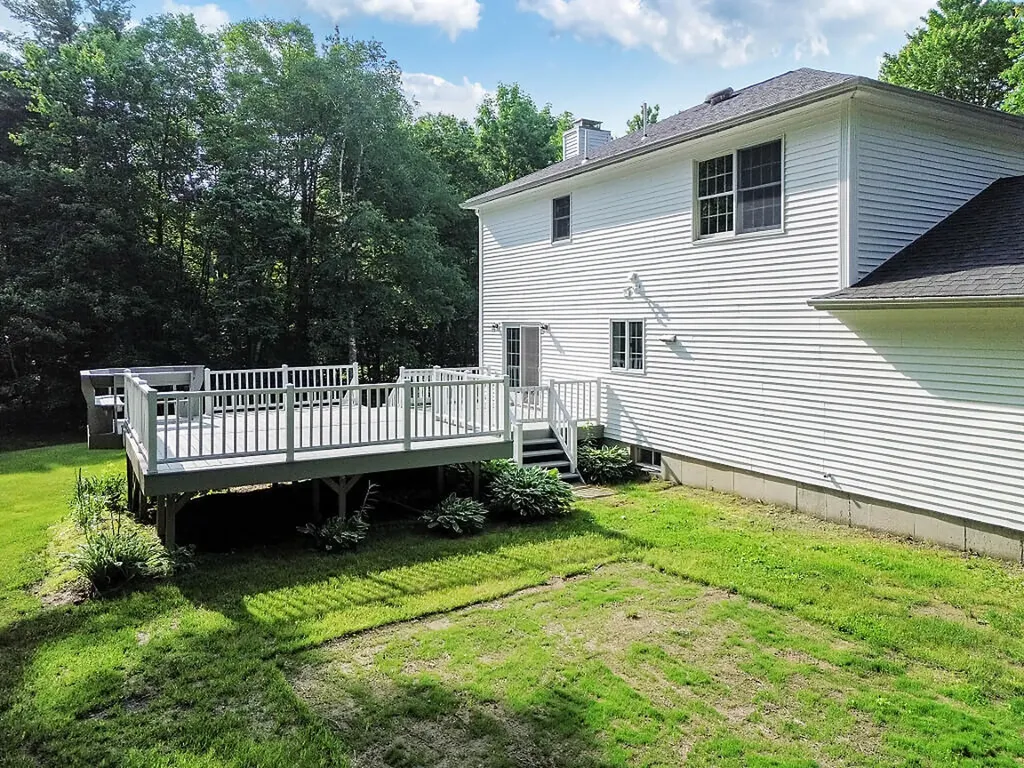 4 Acorn Lane Lewiston ME 04240