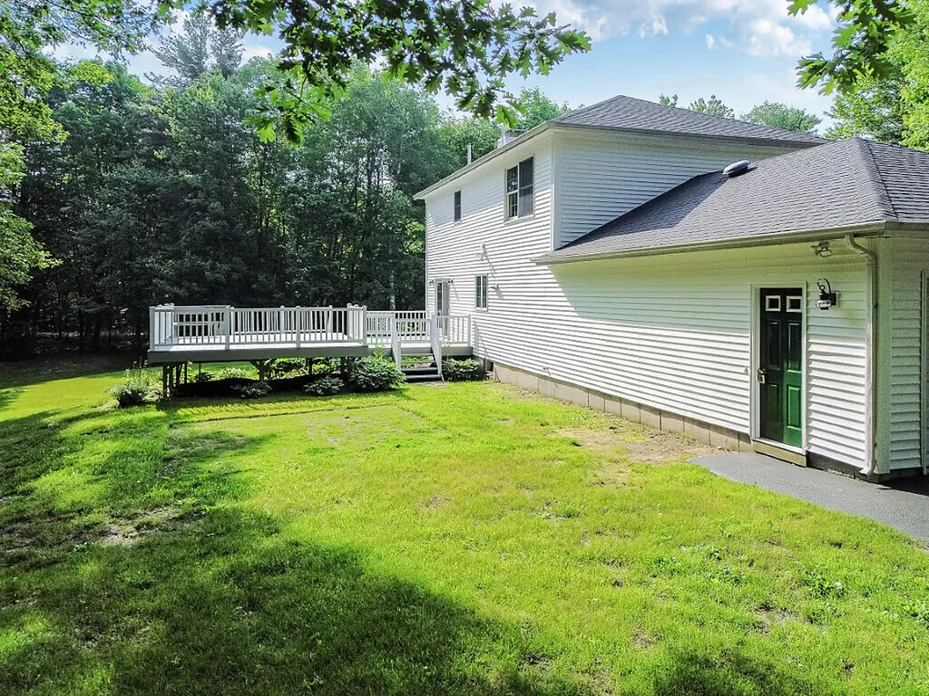 4 Acorn Lane Lewiston ME 04240
