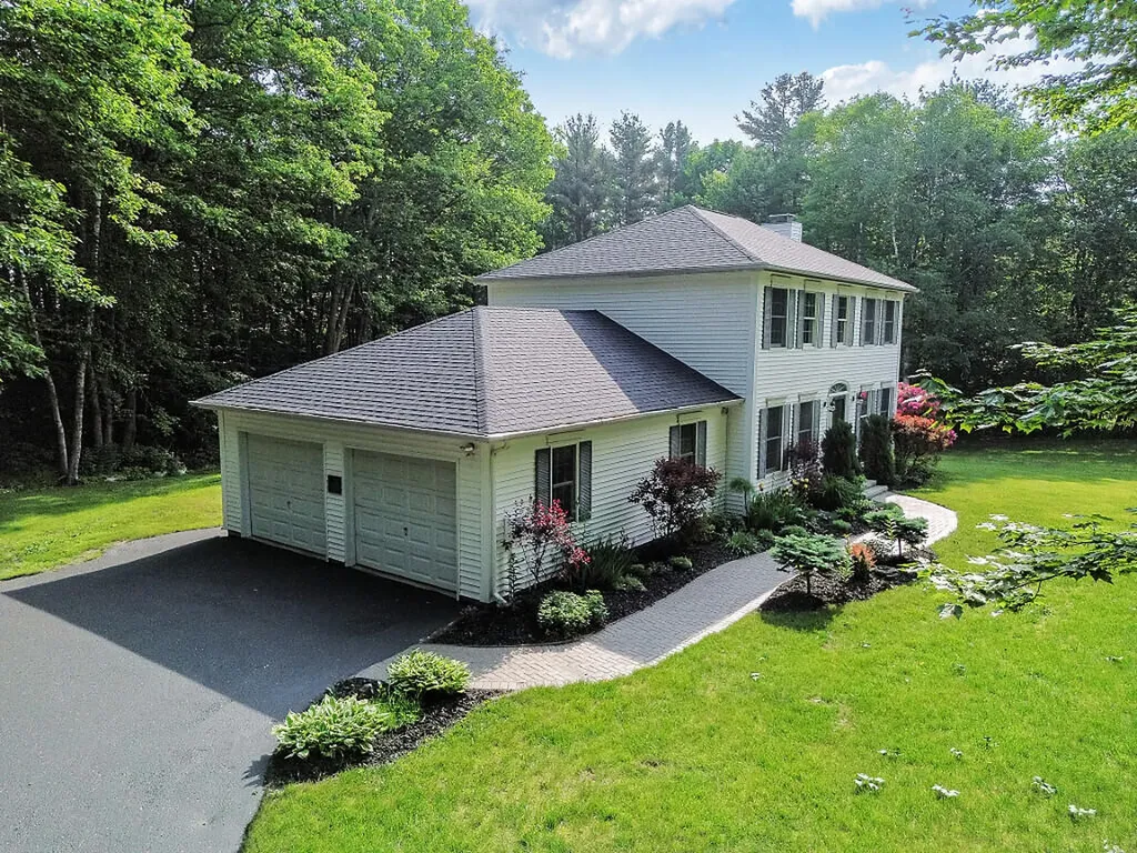 4 Acorn Lane Lewiston ME 04240