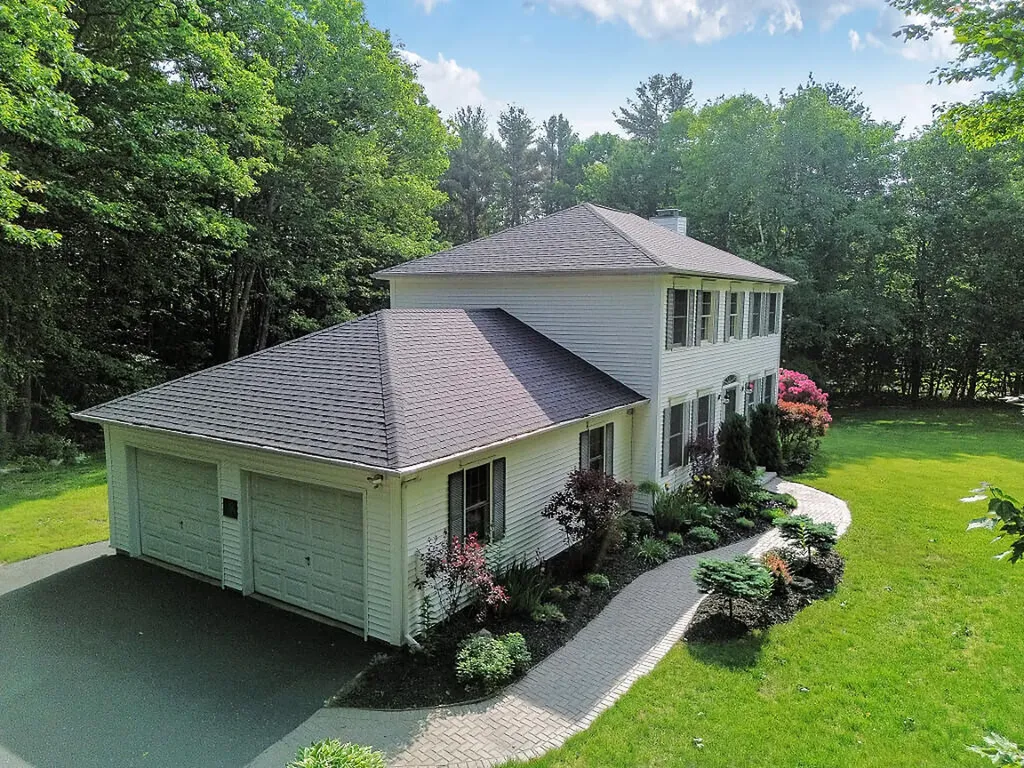 4 Acorn Lane Lewiston ME 04240