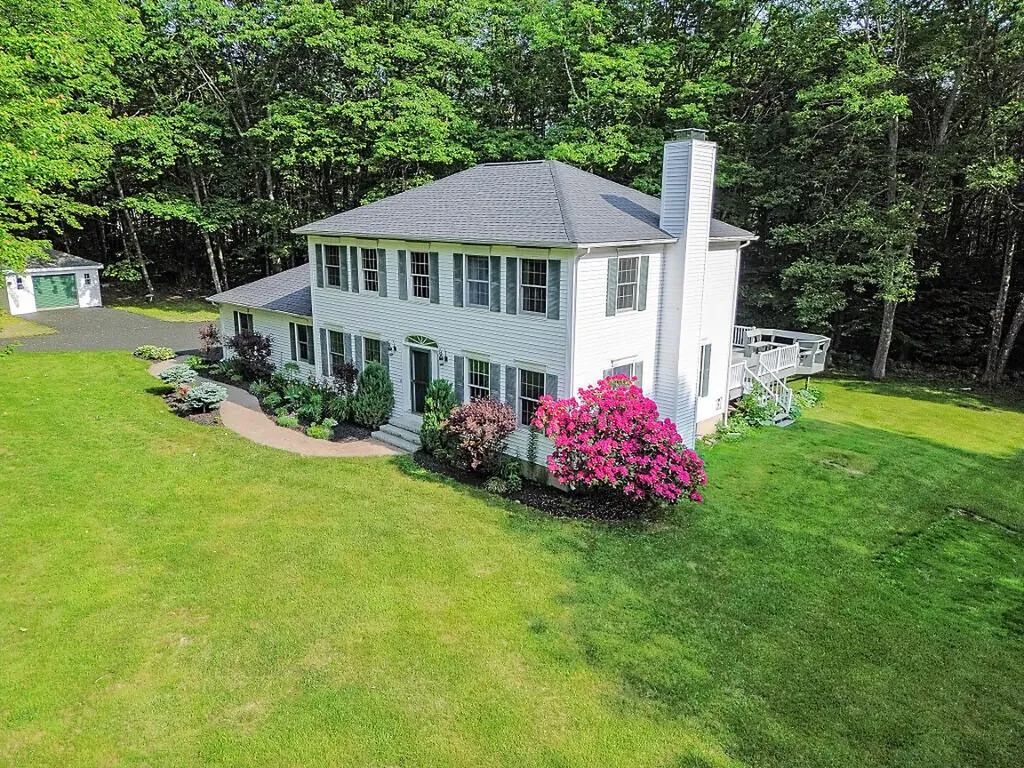 4 Acorn Lane Lewiston ME 04240