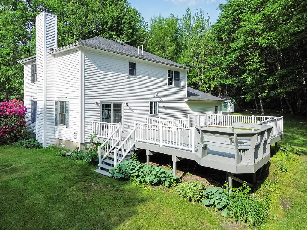4 Acorn Lane Lewiston ME 04240