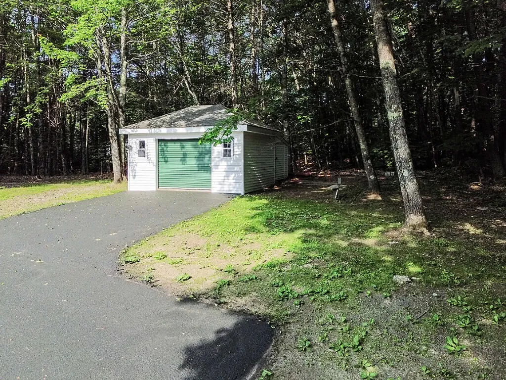 4 Acorn Lane Lewiston ME 04240