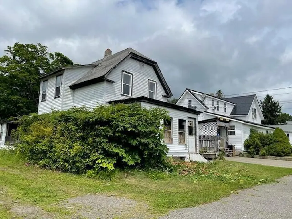18 Birch Street East Millinocket ME 04430