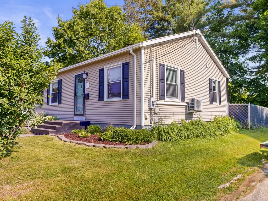 11 Brookside Avenue Augusta ME 04330