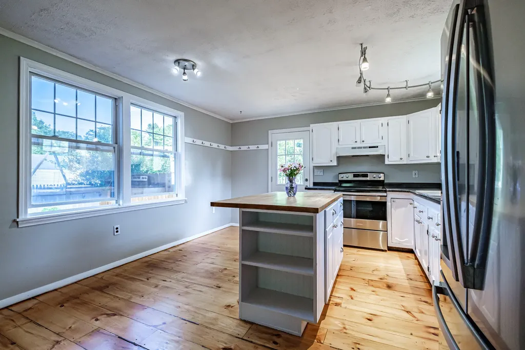 52 Mckinley Street South Portland ME 04106