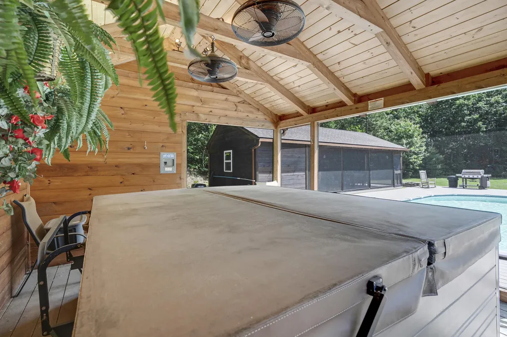16 Keystone Spring Road Poland ME 04274