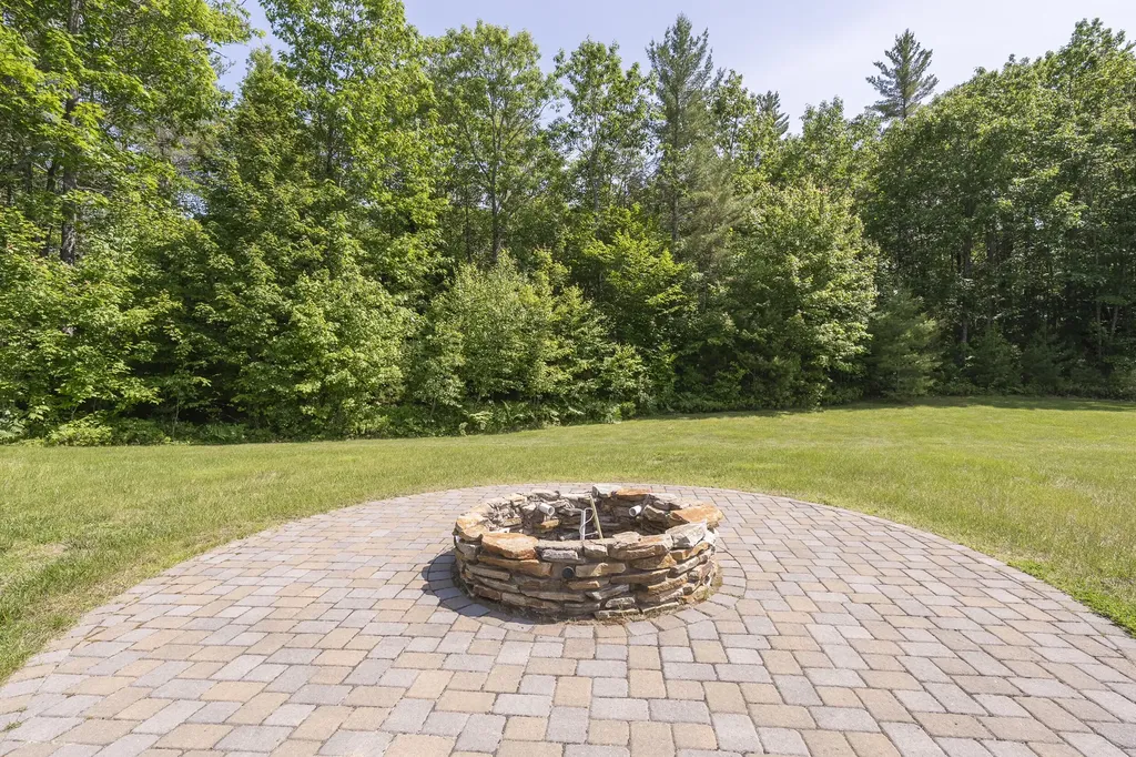 16 Keystone Spring Road Poland ME 04274