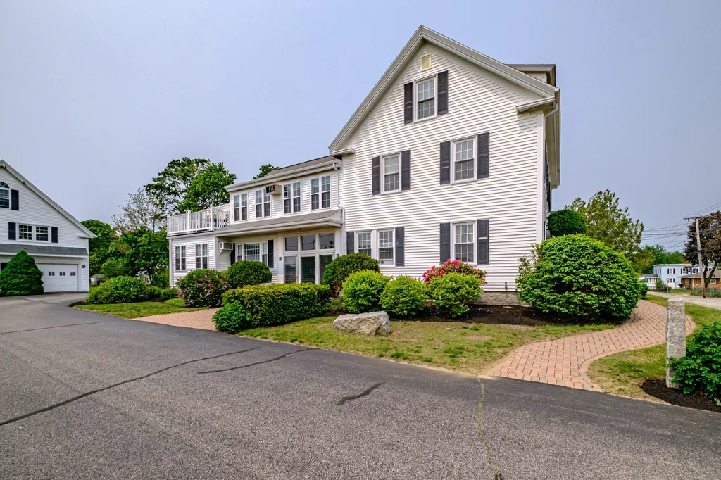 276 Hill Street Biddeford ME 04005