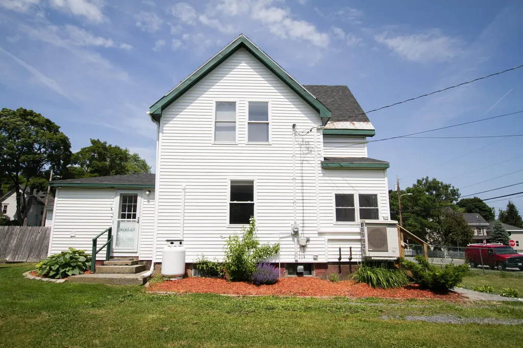 123 7th Street Bangor ME 04401