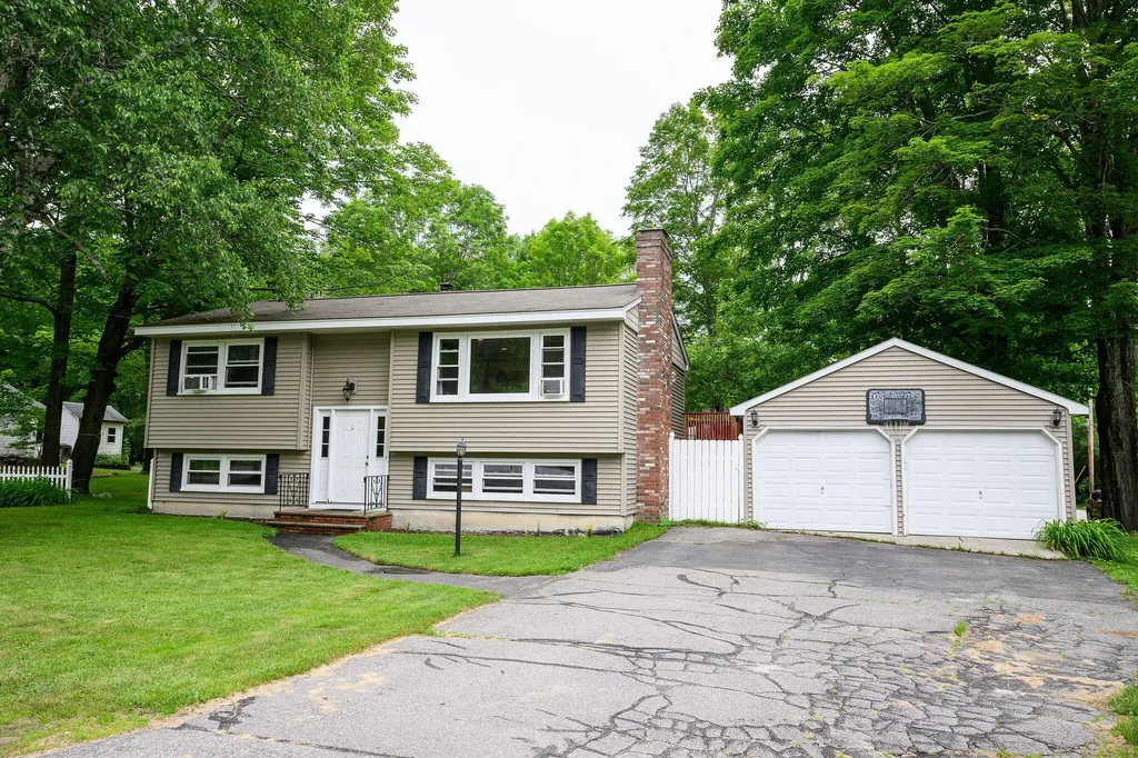 21 Richville Road Standish ME 04084