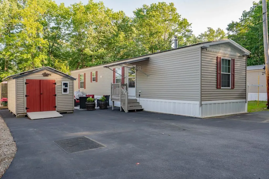 84 Sanford Road Alfred ME 04002