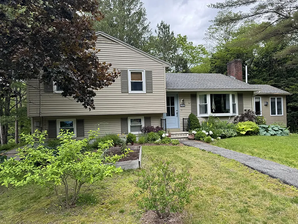 62 Dale Street Farmingdale ME 04344