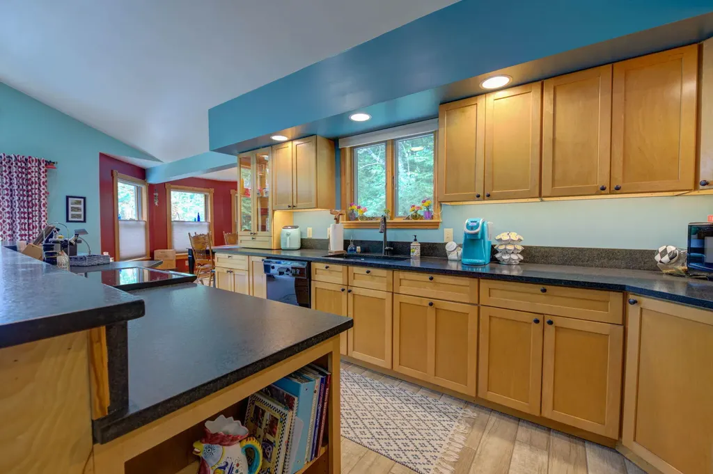 147 Spring Valley Road Raymond ME 04071