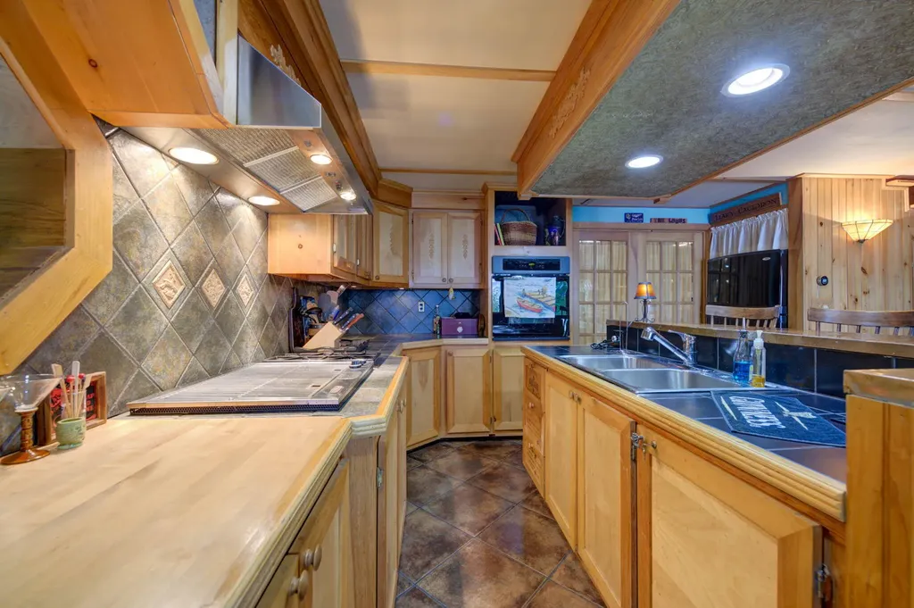 147 Spring Valley Road Raymond ME 04071